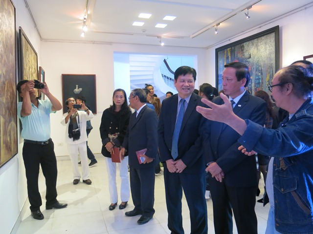 Trưng bày tác phẩm, chuẩn bị cho việc thành lập Bảo tàng Mỹ thuật