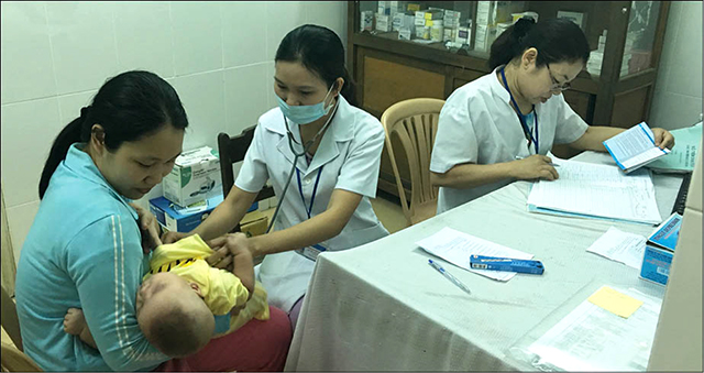 Người dân đến khám bệnh tại trạm y tế Ngày càng nhiều