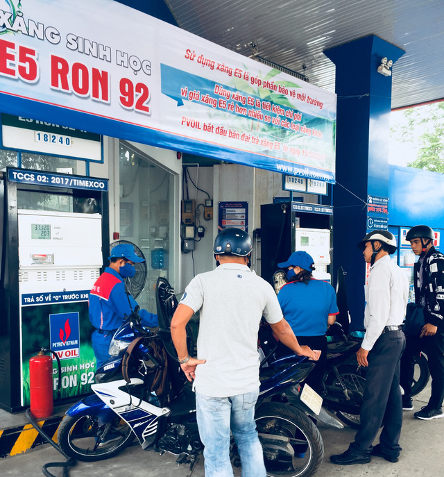 Xăng E5 bán đại trà, có doanh nghiệp bán giá rẻ hơn xăng thường 1000 đồng lít