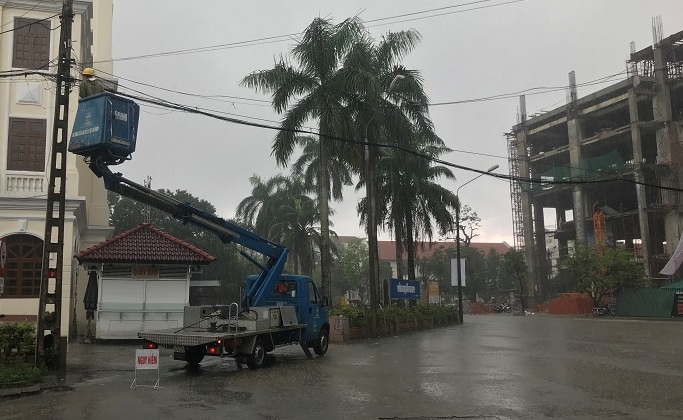 Xử lý cáp viễn thông xà xuống gần mặt đất