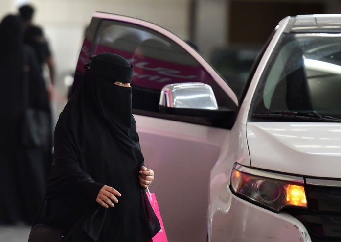 Phụ nữ Saudi Arabia sẽ được phép lái cả xe môtô và xe tải