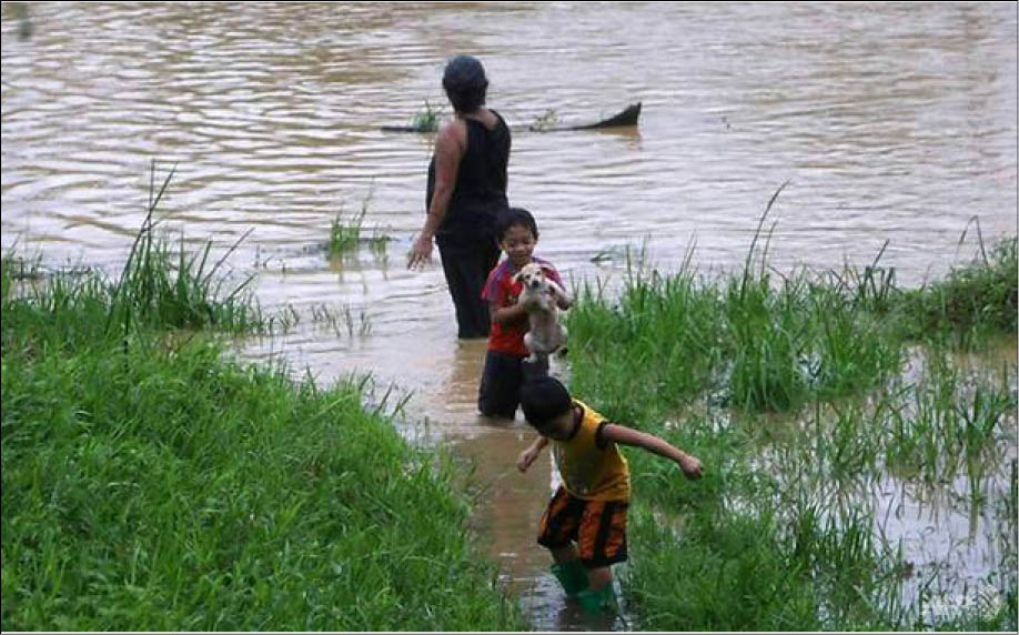 Philippines Hàng chục ngàn người bị mắc kẹt sau khi bão đổ bộ