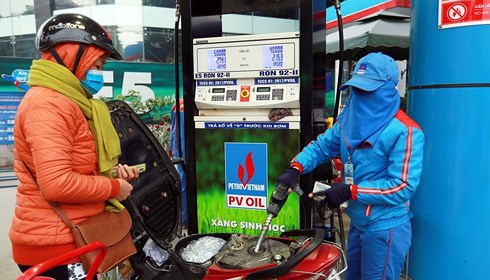 Bơm xăng E5 chạy xe tiền tỷ Vẫn vừa đi vừa lo