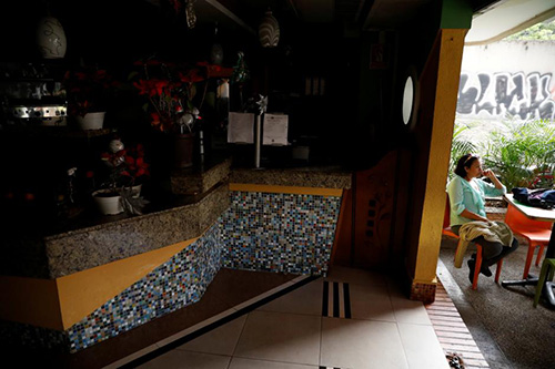 Thủ đô của Venezuela mất điện, người dân nghỉ việc về nhà