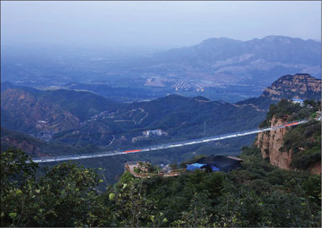 Đưa vào hoạt động cây cầu thủy tinh dài nhất thế giới