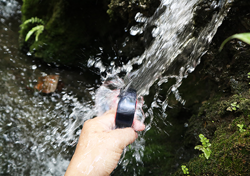 Gear Fit2 Pro - smartband cho người thích bơi lội