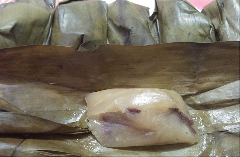 Sweet-smelling banh san on rainy days