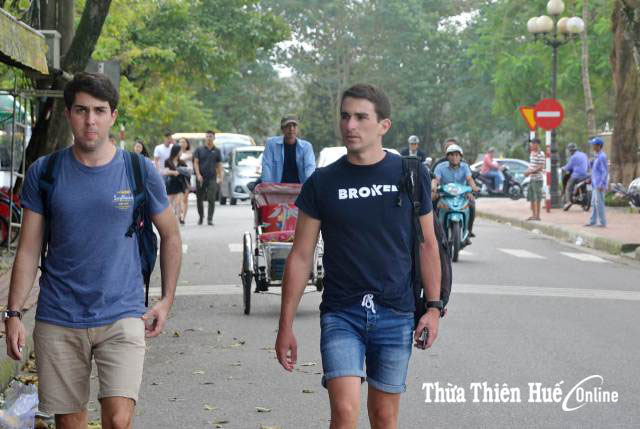 Du khách và cảm giác bị bỏ rơi