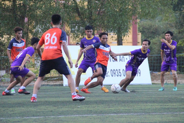 FC Trẻ Huy Hoàng giành cúp vô địch giải bóng đá Hue Student