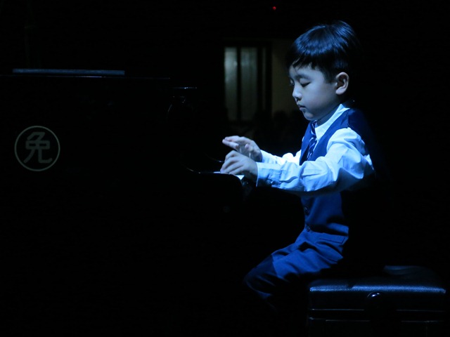 Evan Le and the Pilgrimage Night to Hue