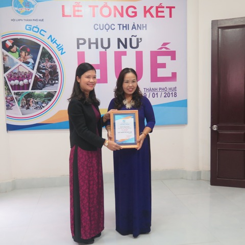 “Công việc thầm lặng” đạt giải Nhất cuộc thi “Góc nhìn phụ nữ Huế”