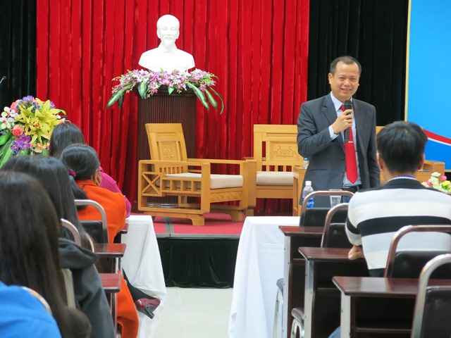 Chia sẻ kiến thức khởi nghiệp cho sinh viên