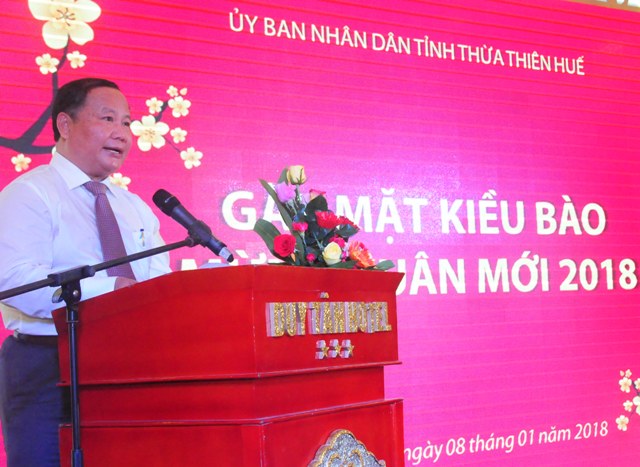 Meeting with overseas Vietnamese in celebration of New Year 2018