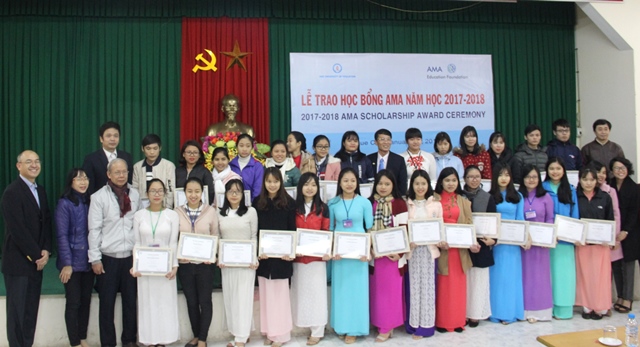 Trao 29 suất học bổng AMA cho sinh viên Trường đại học Sư phạm