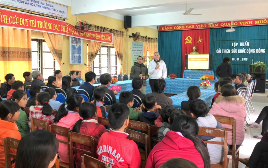 Public health training by U S experts for Vinh My people