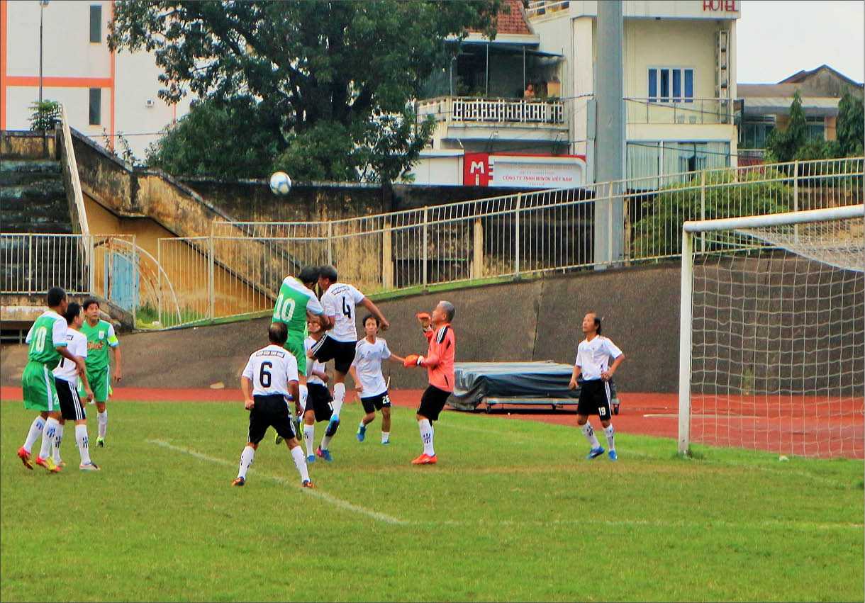 Cuộc hạnh ngộ trên sân Tự Do