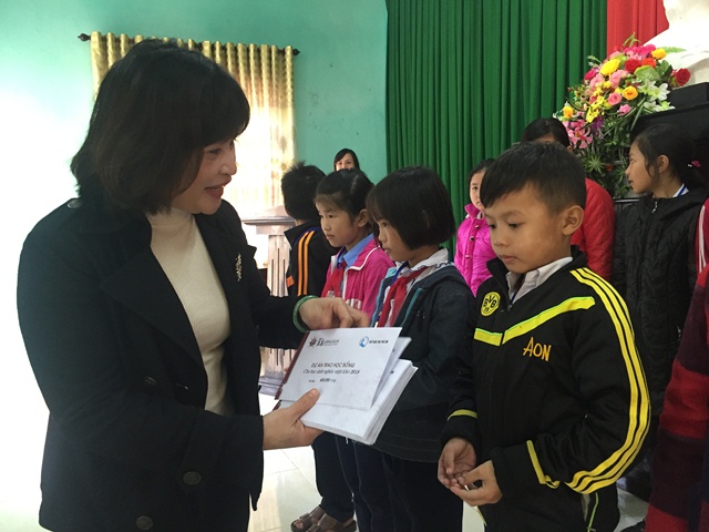 Trao học bổng Zhishan Foundation cho 633 học sinh có hoàn cảnh khó khăn