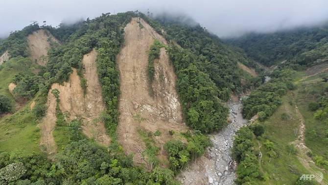 Colombia Xe buýt rơi xuống khe núi do lở đất, 13 người thiệt mạng