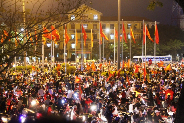 Hàng vạn người xuống đường mừng chiến thắng U23 Việt Nam