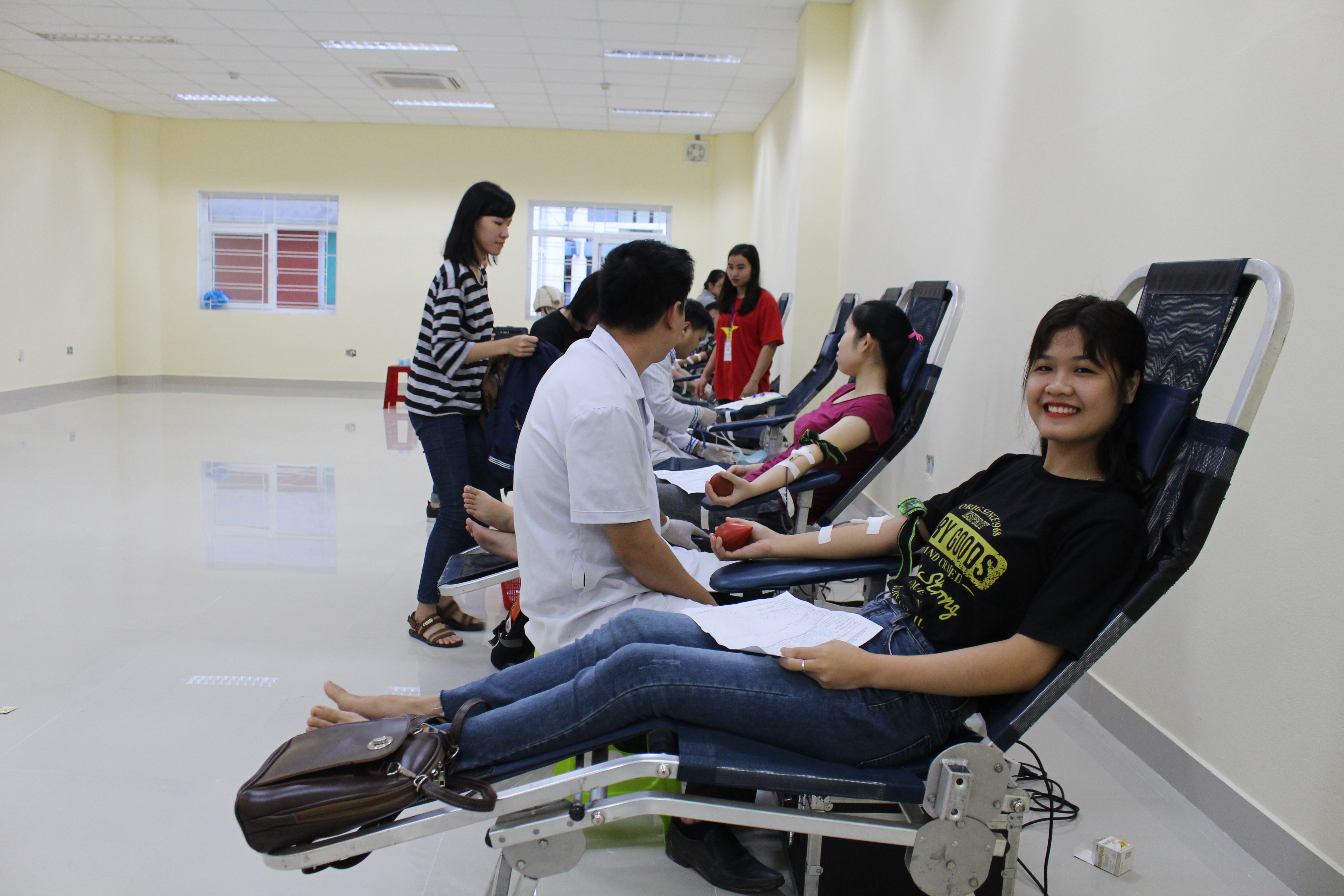 Tiếp nhận 675 đơn vị máu từ Lễ hội Xuân hồng