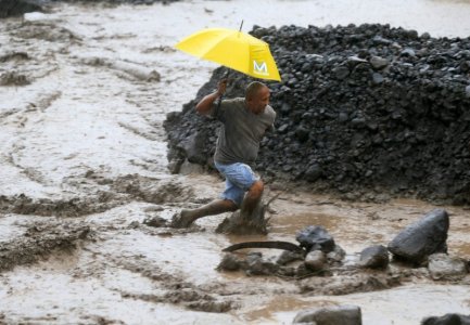 Philippines cảnh báo về sạt lở đất do mưa lớn gây nên