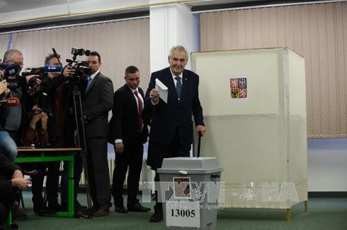 Đương kim Tổng thống Séc Zeman tái đắc cử nhiệm kỳ 2