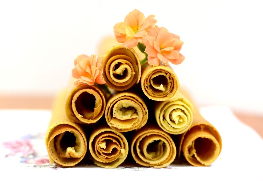 Bánh sen cuộn  lò than hoa