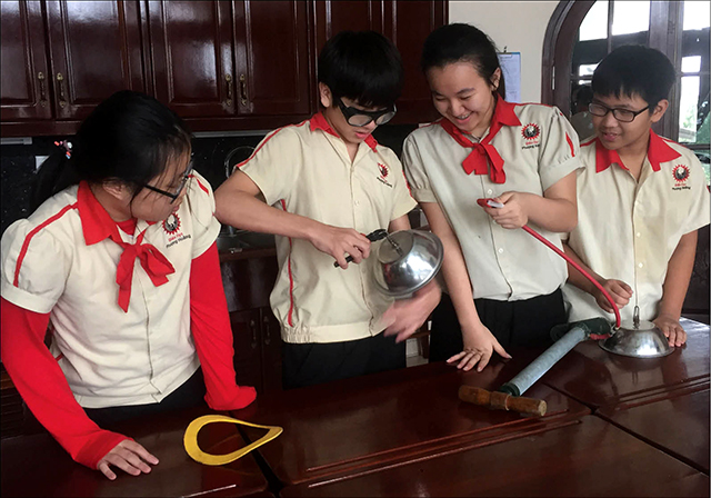 Bộ tứ đam mê nghiên cứu khoa học