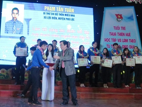 45 đảng viên trẻ được tuyên dương