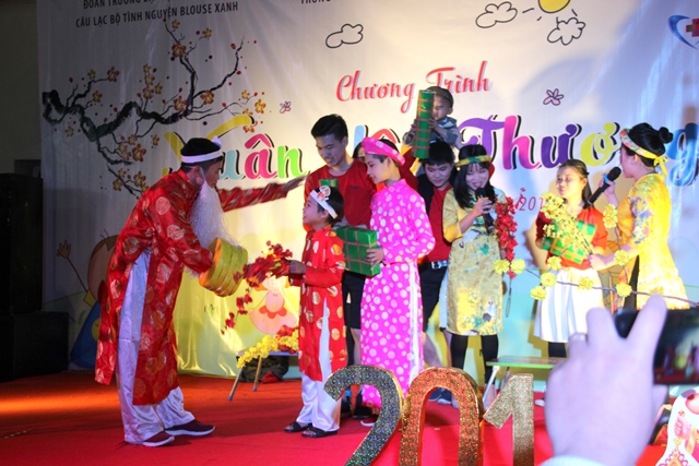 Mang Xuân yêu thương tặng các bệnh nhi