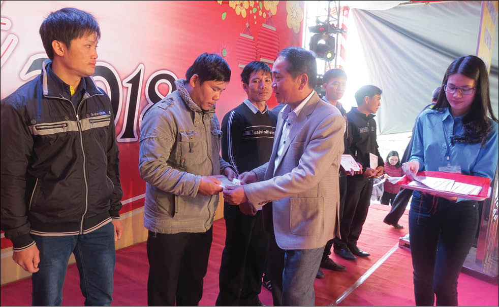Tết sum vầy” program for workers in Phong Dien Industrial Park