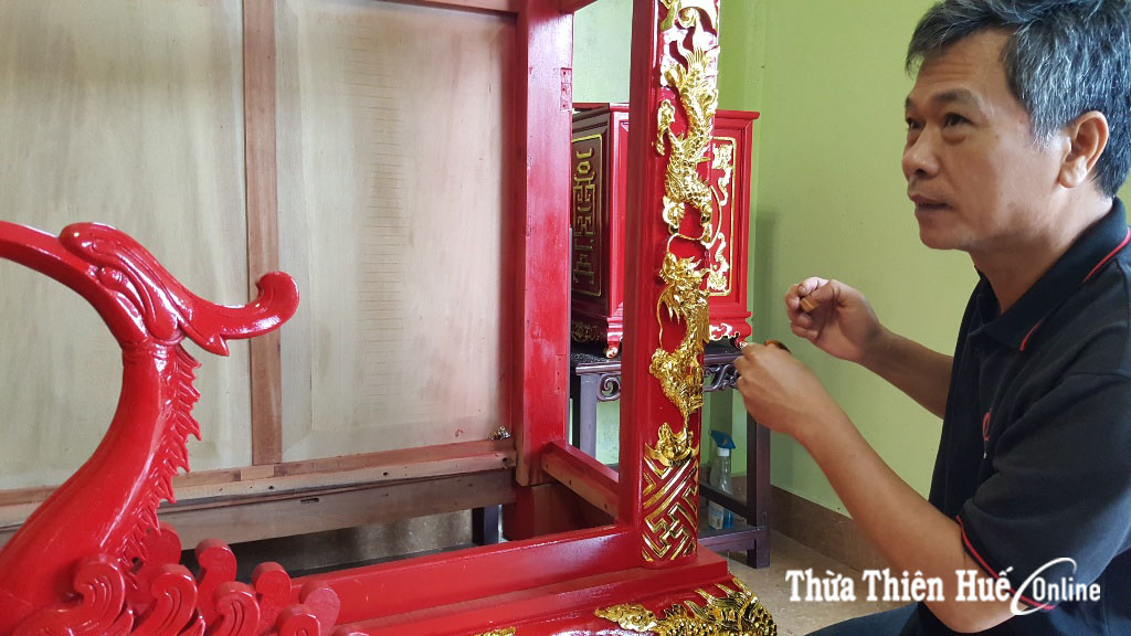 Huế trên hồn gỗ