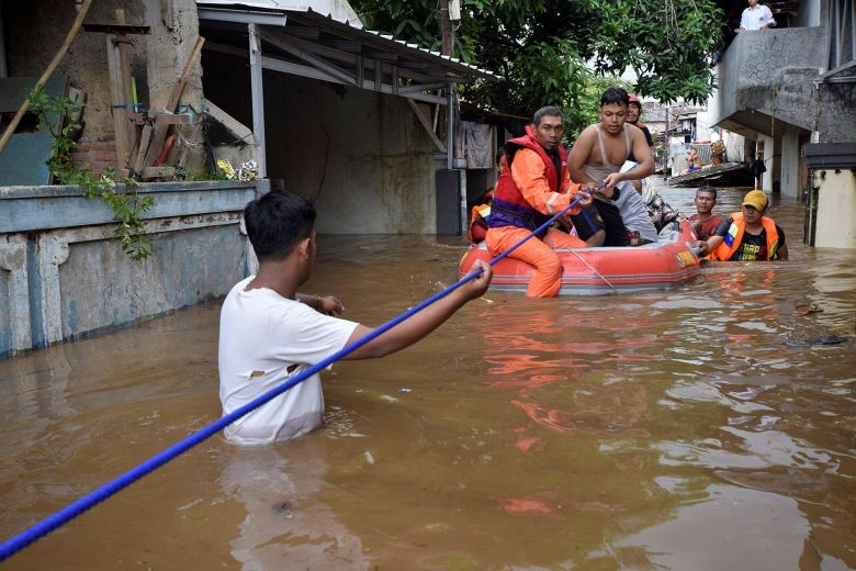 Indonesia sơ tán 3 000 người dân do lũ