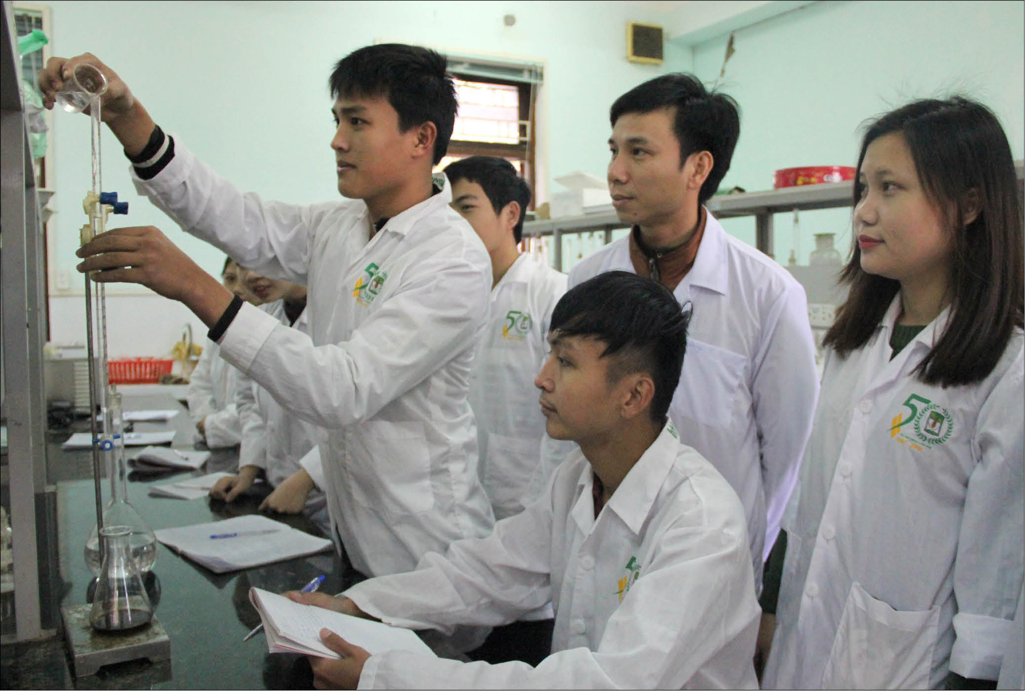 Sẵn sàng hỗ trợ, tháo gỡ khó khăn cho Đại học Huế