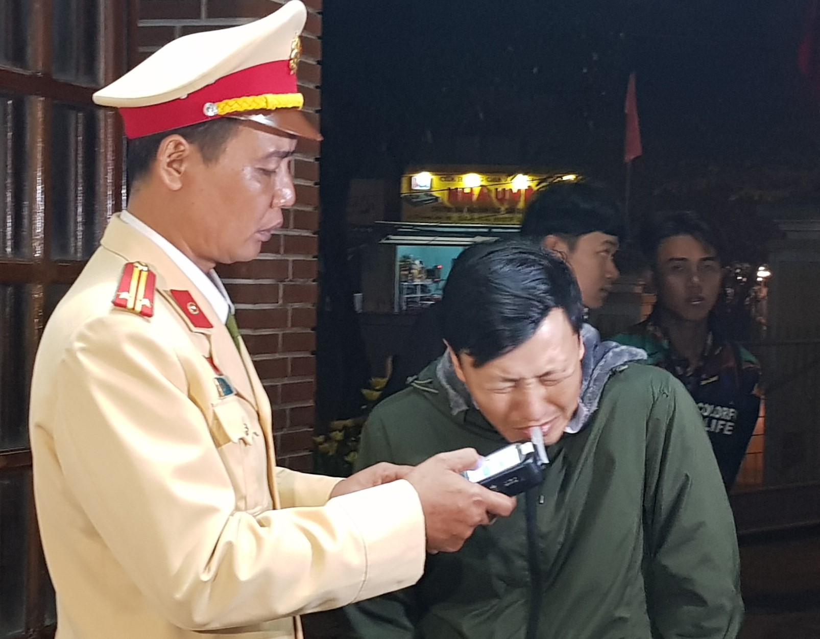 Xử lý “ma men” những ngày giáp Tết