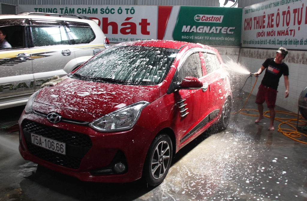 Dịch vụ rửa xe đắt sô