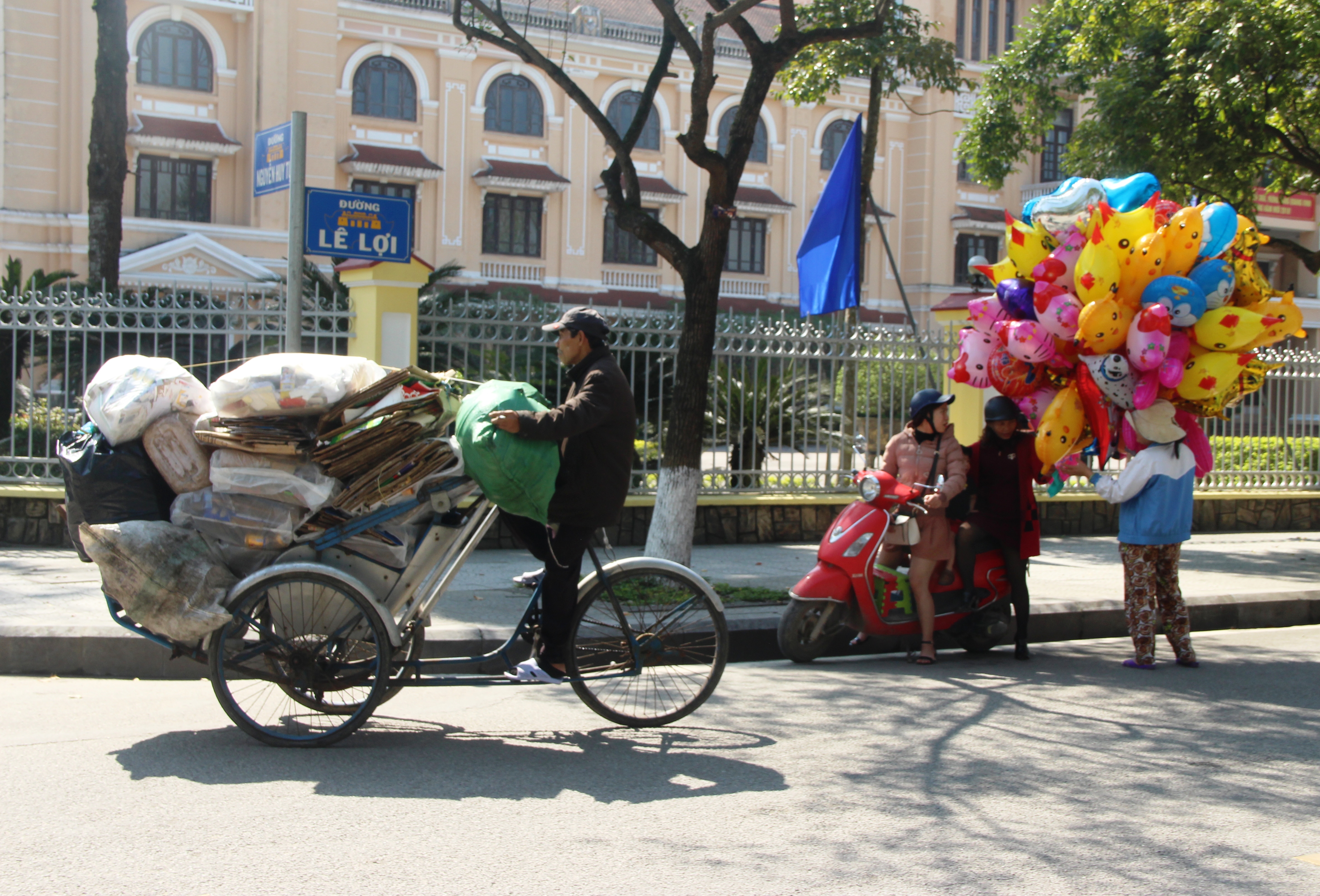 Mưu sinh ngày cận Tết