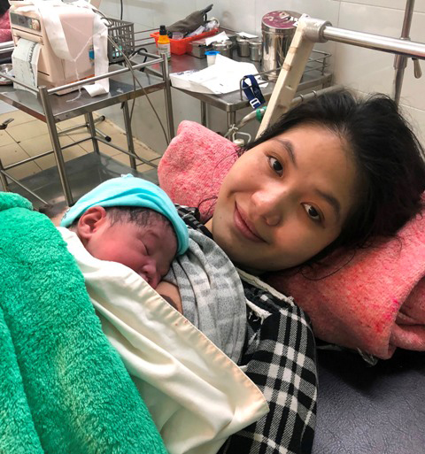 Cháu bé nặng 3,3kg chào đời trong khoảnh khắc giao thừa