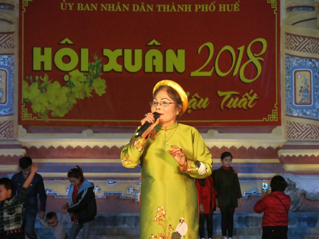 Thưởng thức ca Huế trong ngày tết