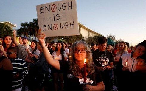 Người dân Mỹ xuống đường tuần hành kêu gọi kiểm soát súng đạn