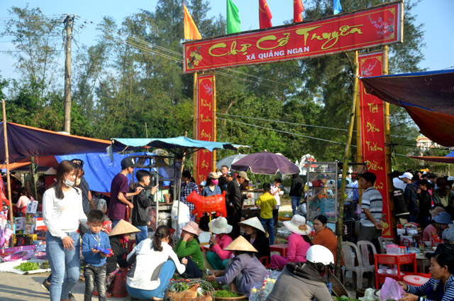 Chợ phiên ngày tết vùng biển