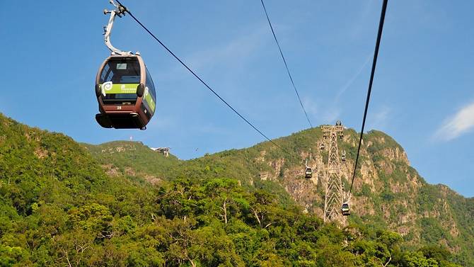Malaysia Giải cứu hàng trăm người mắc kẹt trên cáp treo Langkawi