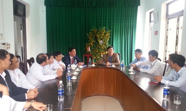 Phó Chủ tịch UBND tỉnh Nguyễn Dung thăm Trung tâm y tế Hương Trà