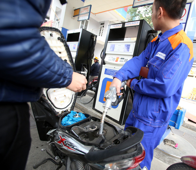 Qui định mới về kinh doanh xăng dầu Kiểm soát tăng giá, không hạn chế mức, số lần giảm giá