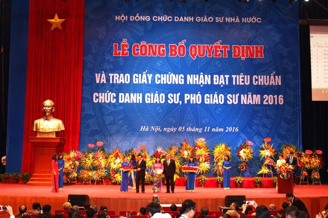 Bộ GD-ĐT xin lùi thời hạn báo cáo việc công nhận chức danh giáo sư 2017