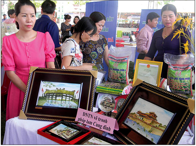 Contest of designing Hue gifts and souvenirs 2018