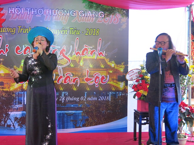 Ngâm diễn những vần thơ xúc động về mùa xuân