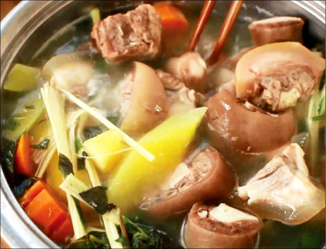 Đuôi bò hầm đu đủ vườn xưa