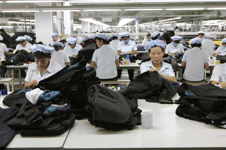 Hàn Quốc 2 000 công nhân sản xuất ô tô xin về hưu sớm