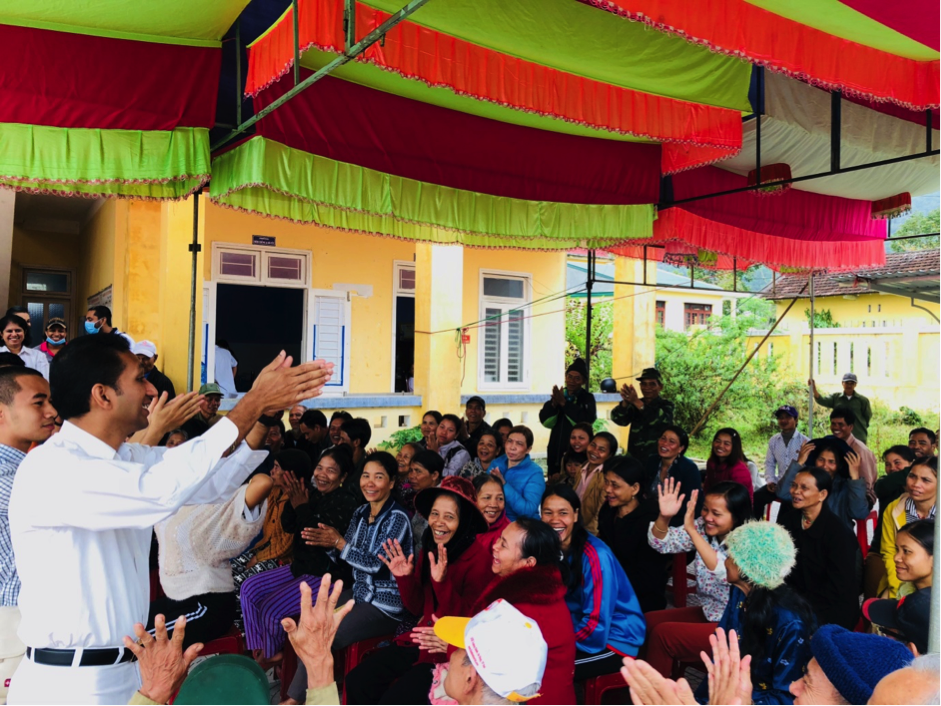 Asian doctors devote love and services in A Luoi